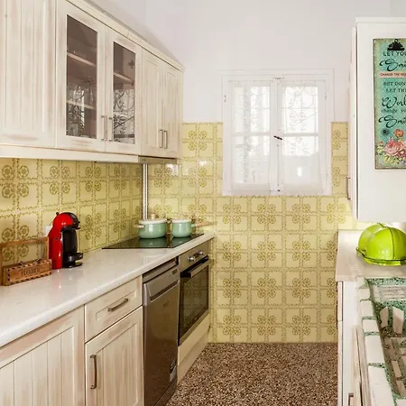 Avgi By The Sea بلاك كالا